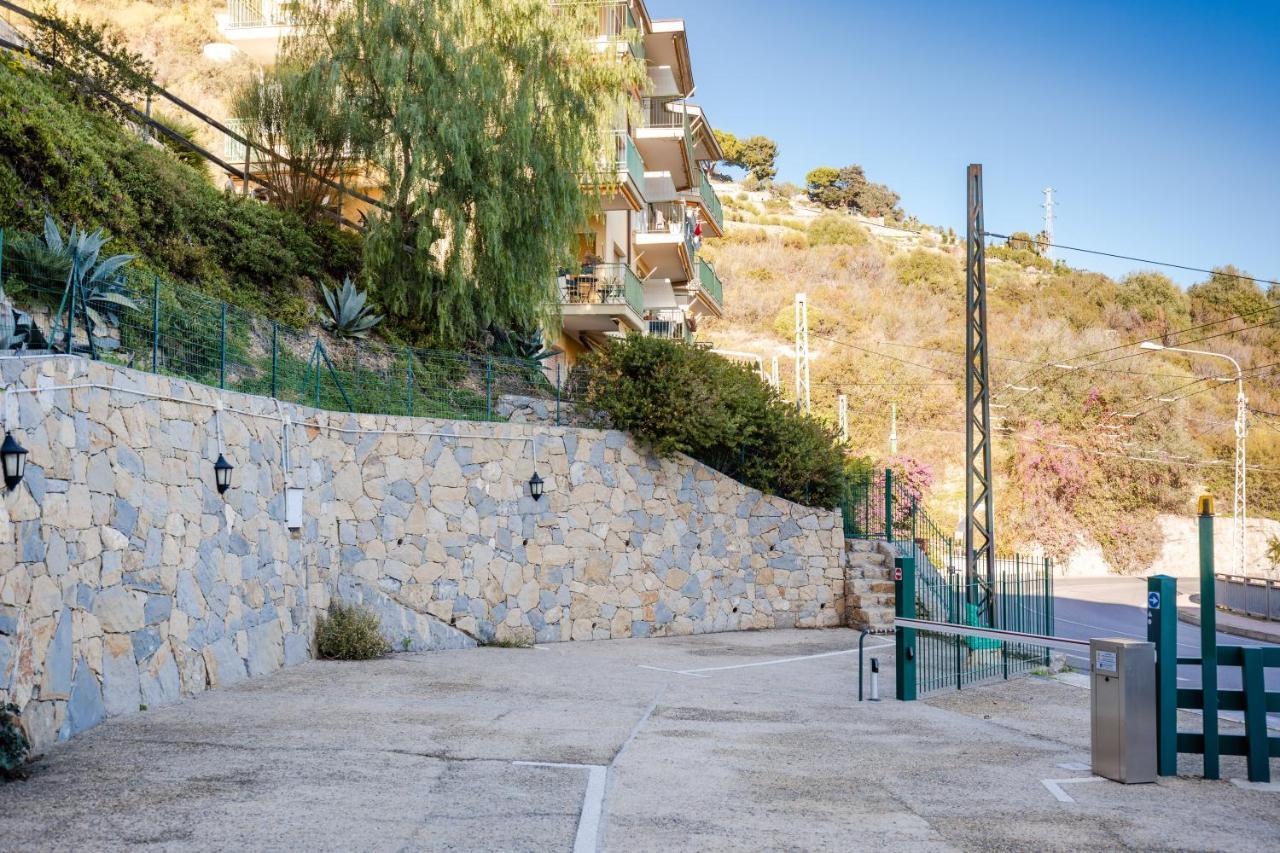 086 - Sunshine Home, 5 Minuti Dalla Spiaggia - Parcheggio Privato Gratis Incluso Ospedaletti Exterior foto